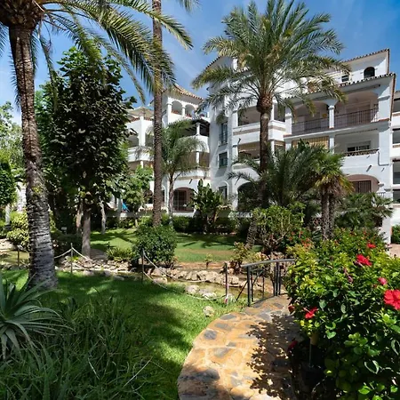Holidays & Homes I Playa, Piscinas ,relax * Benalmádena