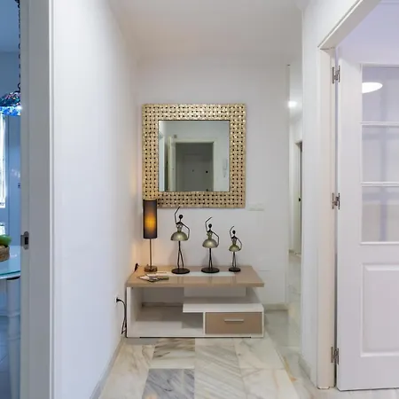 Holidays & Homes I Playa, Piscinas ,relax 베날마데나코스타